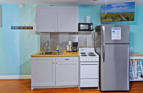 Sunset Beach Condo | Continental Motel - studio with kitchenette close to beach