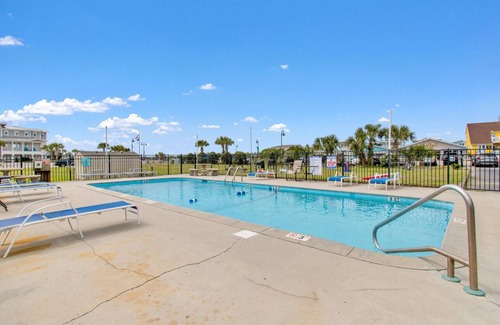 Sunset Beach Condo | Continental Motel - studio with kitchenette close to beach
