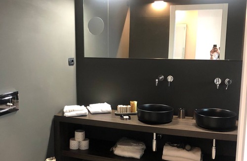 Riale Hotel | Continental Urban Art Hotel
