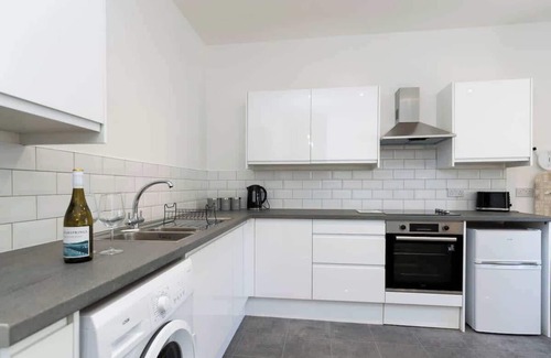 Redcar Apartment | Contractor Base | 8 Beds | 2 Bath | Fast WiFi