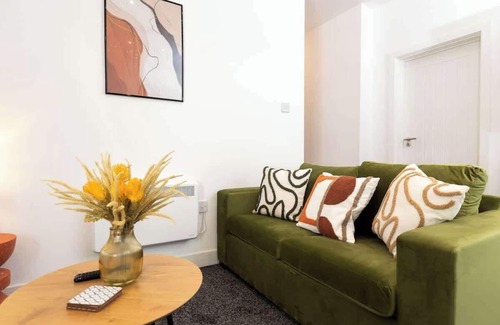 Redcar Apartment | Contractor Base | 8 Beds | 2 Bath | Fast WiFi
