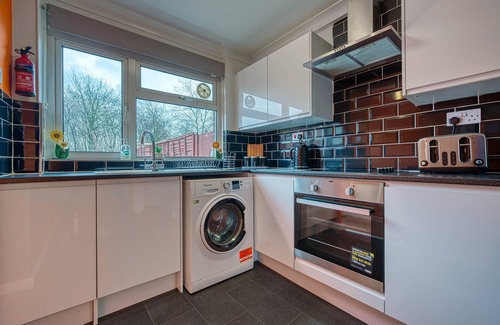Birmingham House | Contractor Digs 4 Bedroom nr City/HS2/M6 & FREE WIFI