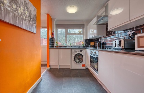 Birmingham House | Contractor Digs 4 Bedroom nr City/HS2/M6 & FREE WIFI