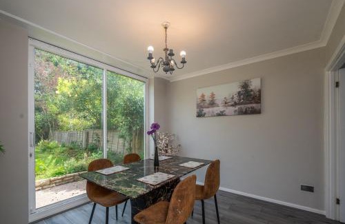Shirley House | Contractor & Family Full House NEC Bhm Airport Netflix Coffee