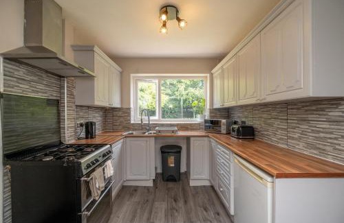 Shirley House | Contractor & Family Full House NEC Bhm Airport Netflix Coffee