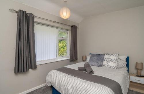Shirley House | Contractor & Family Full House NEC Bhm Airport Netflix Coffee