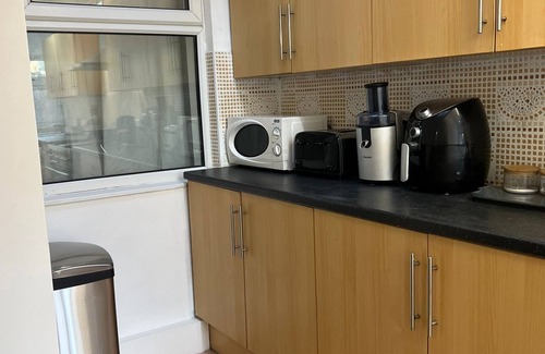 Newham House | 🛠️ Contractor, Professional and Family Accommodation ✅ Short or long stays