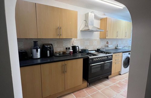 Newham House | 🛠️ Contractor, Professional and Family Accommodation ✅ Short or long stays
