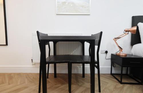 Margam Apartment | Contractor Studio - Parking - Smart TV & Kitchen