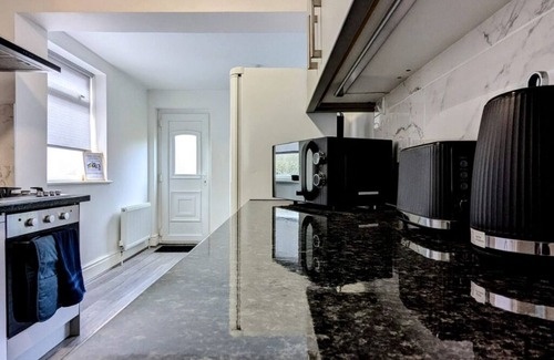 Salford House | Contractors|FreeParking|Work|FreeSuperFastWifi