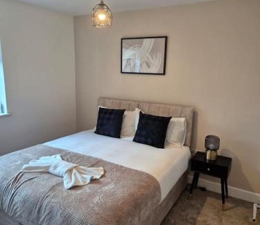 Colchester Apartment | Contractors l FreeParking l Station l Students
