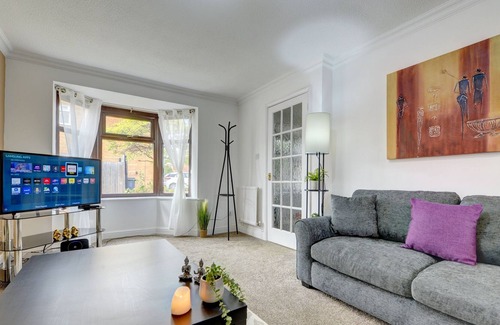 Hamilton House | Contractors/MonthlyGuests | Leicester 3 BedHouse