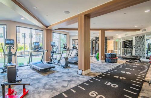 Orange Heights Apartment | Convenient 1BR Uptown Biltmore Gym Pool Parking