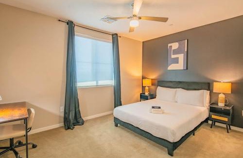 Orange Heights Apartment | Convenient 1BR Uptown Biltmore Gym Pool Parking