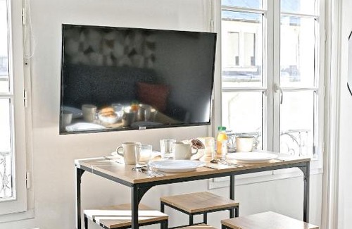 Quinze-Vingts Apartment | Convenient apartment near Gare de Lyon