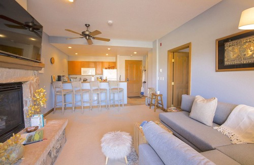 Avon Condo | Convenient Avon Town Center Condo, Walking, Restaurants, Base of Beaver Creek