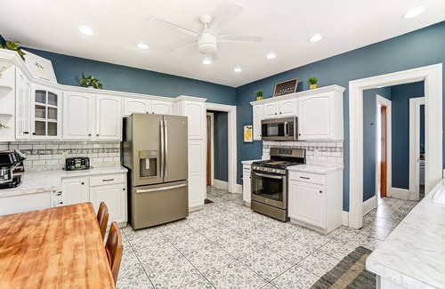 Cincinnati House | Convenient Cincy Boho Large Group Vacation Rental