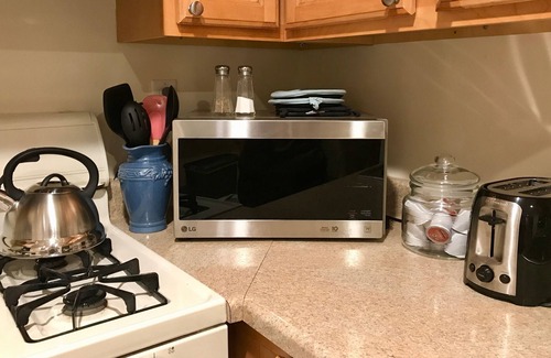 Stanton Park Apartment | Convenient, comfortable Capitol Hill 1 BR apt nr US Capitol, Metro