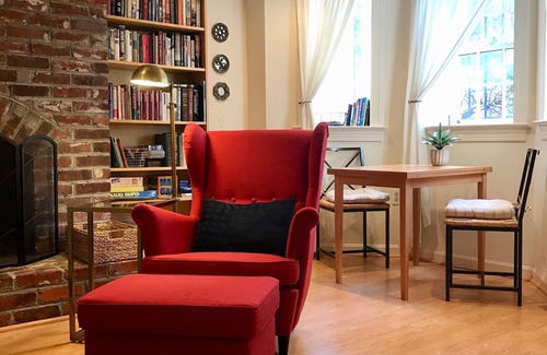 Stanton Park Apartment | Convenient, comfortable Capitol Hill 1 BR apt nr US Capitol, Metro