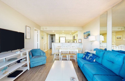 North Ocean City Condo | Convenient condo near the beach with balcony, pools, gym & sauna