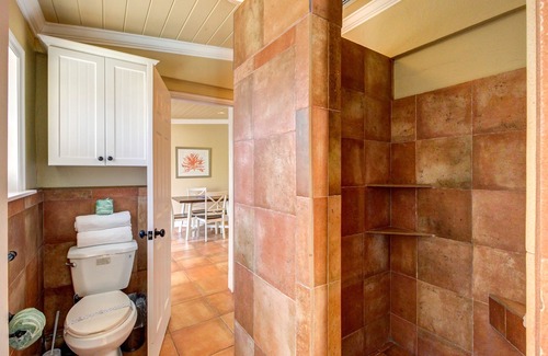 Holmes Beach Cabin | Convenient cottage with pool - easy access to trolley stops & the beach