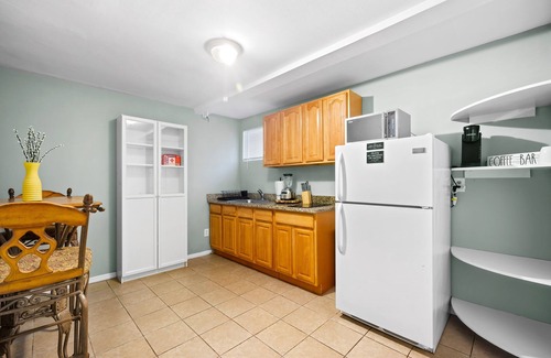 Queens House | Convenient & Cozy NYC Apartment 2 Bedrooms + Free Parking + Near LGA