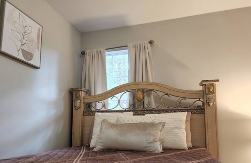 Riverdale House | Convenient, Cozy Private Room w/Private Bath