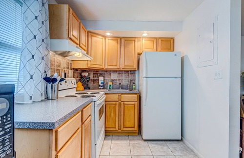 Port Canaveral Condo | Convenient, dog-friendly beachside condo with AC & beach chairs - walk to sand