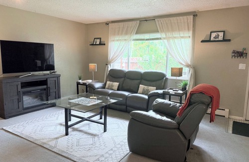 North Star House | Convenient location. Fully stocked kitchen. Washer & Dryer in unit.
