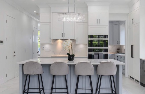 Richmond House | Convenient & Luxurious Brand New Home Near Airport (Long-term Bookings)