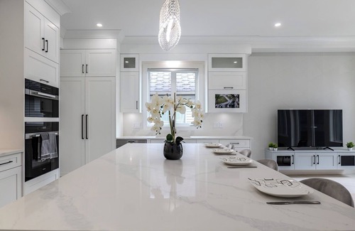 Richmond House | Convenient & Luxurious Brand New Home Near Airport (Long-term Bookings)