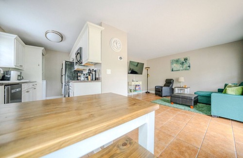 Oxford Apartment | Convenient to campus and The Square - Location