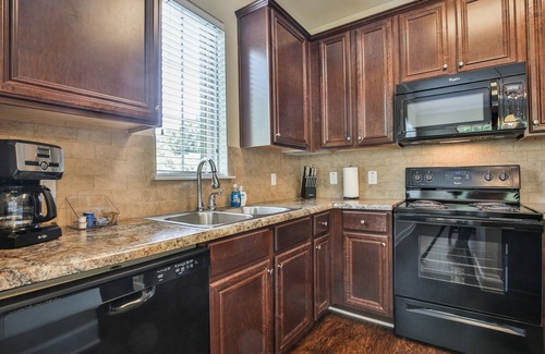Smyrna Apartment | Convenient to Downtown Atlanta & SunTrust Park - Pet Friendly!