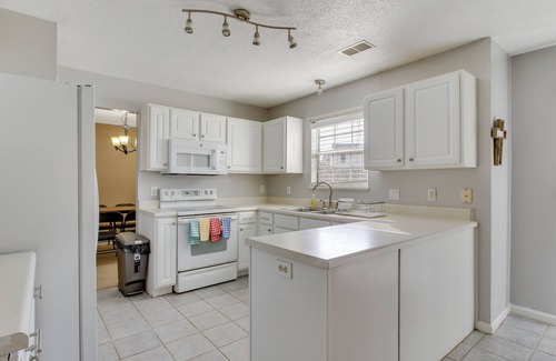 Huntcliff House | Conveniently Located Columbia Home w/Deck & Yard!