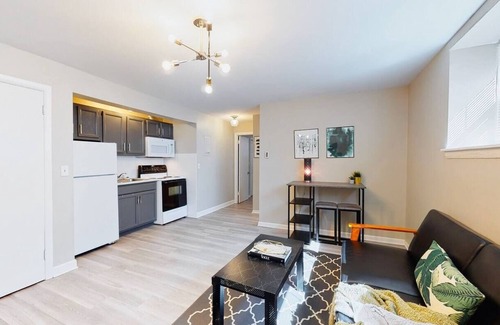 Prospect Hill Apartment | Conveniently Located-Yale-Wine