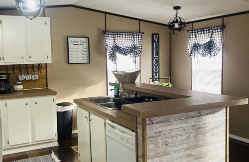 Stanton House | Conveniently Located ~ WiFi ~ Central Heat & Air.