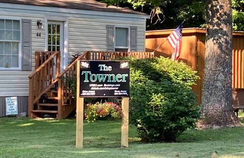 Stanton House | Conveniently Located ~ WiFi ~ Central Heat & Air.