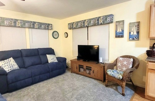 Wildwood Condo | Convention Ctr., Beach, Boardwalk only 1.5 blocks away. Weekly rentals only.