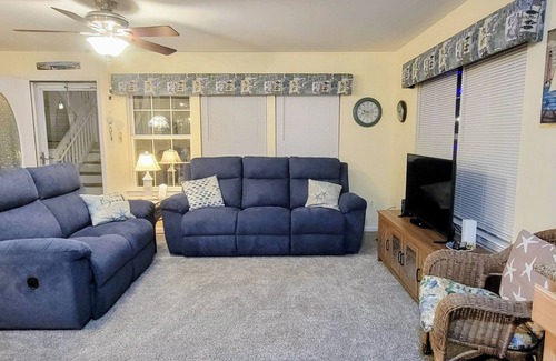 Wildwood Condo | Convention Ctr., Beach, Boardwalk only 1.5 blocks away. Weekly rentals only.