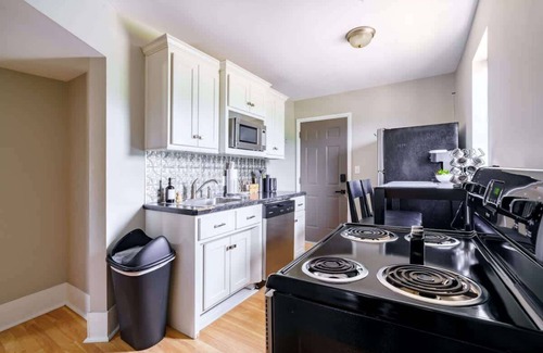 Victorian Village House | Convention - Short North - Pets - Private Parking