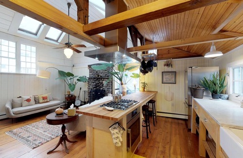 Woodstock House | Converted Barn with Waterfall, Walk to Town
