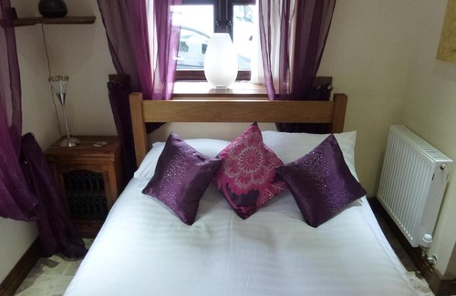Llandeilo House | CONVERTED CHAPEL