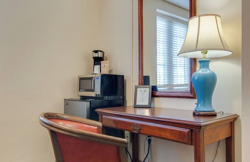 Music Row Hotel | Converted Studio Apartment. - Great Location!