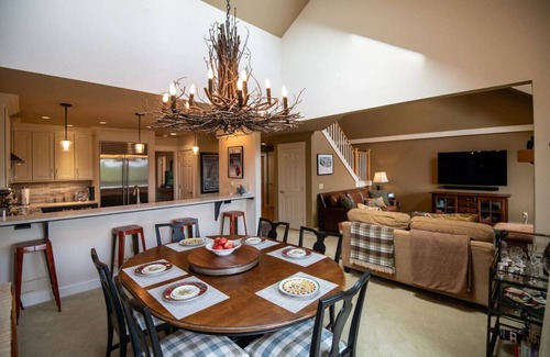 Ludlow Apartment | Cook, Solitude L-302