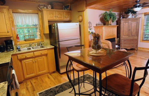 Blowing Rock Cottage | COOL COTTAGE AT 4800 FT SLEEPS 8. GOOGLE MAP IS NOT CORRECT 10 MILES TO B ROCK