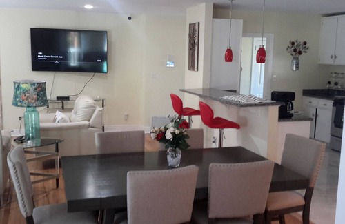 Tallahassee House | COOL HAVEN- A Quiet, Elegant, Contemporary, Incognito Retreat near FAMU/FSU