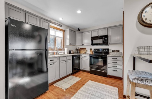 Tannersville House | cool nights, warm days. The best time of the year is here come enjoy all.n