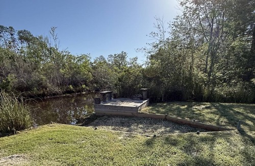 Shoreline Park RV Rental | Cool RV spot or Campground on the water in Bay St. Louis
