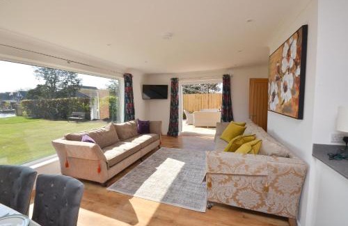 Hoveton House | Coots - beautiful property in the heart of Wroxham sits on the waterside