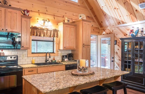 Hochatown Cabin | Copper Creek Open Cabin with Game Room and Hot Tub on the Deck by RedAwning